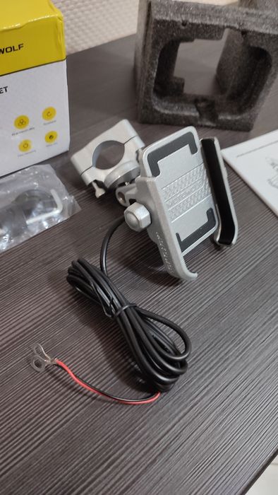 Держатель смартфона с USB зарядним алюминий чорний/сірий MOTOWOLF