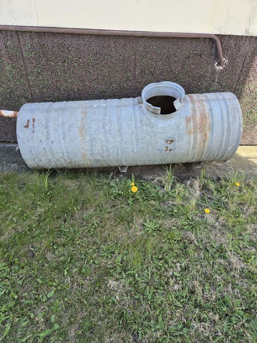Beczki metalowe i plastikowe