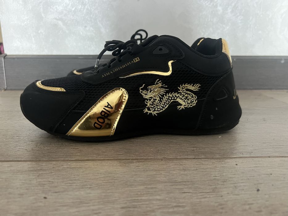 Кросівки жіночі 39 розмір