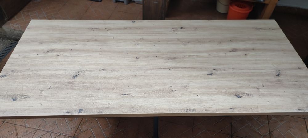 Mesa com pernas aço