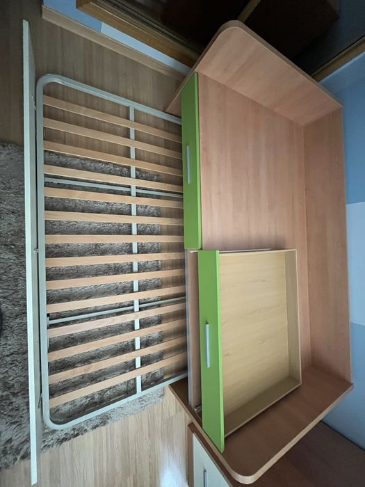 Cama dupla + 1 colchão + 2 conjuntos de roupa de cama
