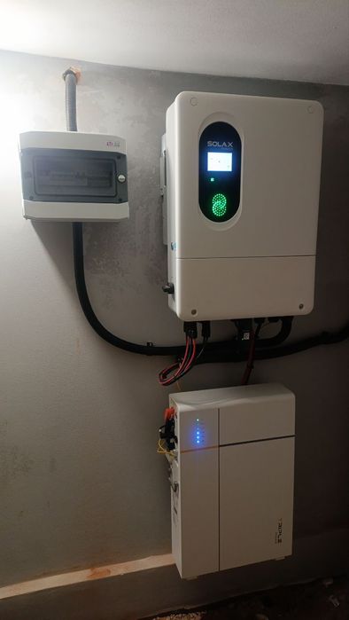 Монтаж гібридних інверторів SolaX "під ключ"