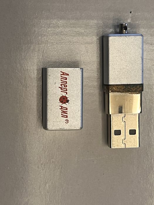 Флешка 3,79 Гб целая