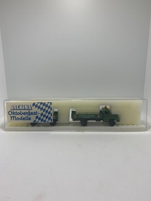 Miniatura MAN com reboque da marca Brekina na escala H0 1/87