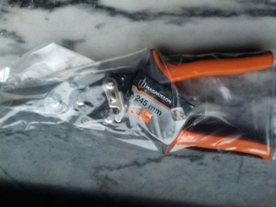 Tesoura Magnusson nova