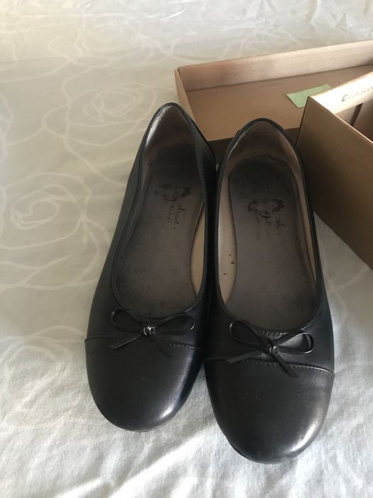 Sabrinas pretas, pouco usadas