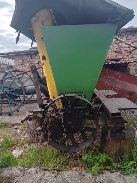 Продам картоплесаджалку