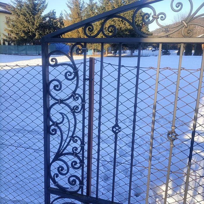 Brama przesuwna z furtką