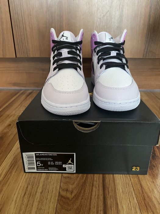 Jordan 1 Mid Barely Grape 37.5 38.5