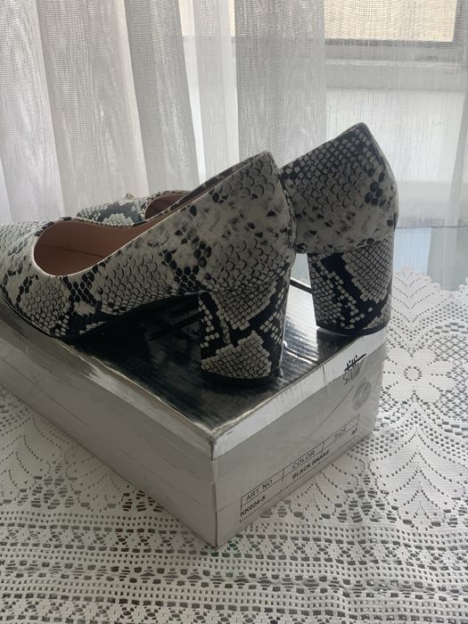 Туфлі 40 р чорно - білі