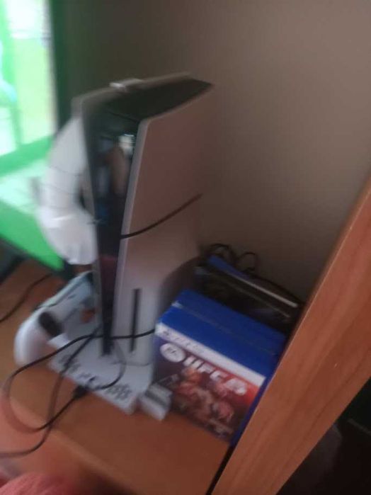 playstation 5 com 2 comandos como nova