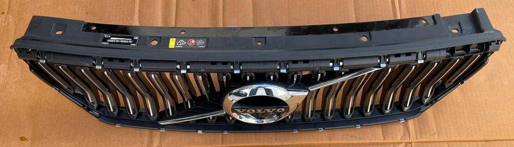 grelha frontal volvo XC40