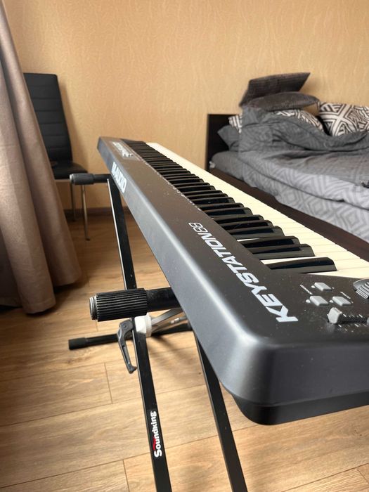Повнорозмірна міді midi клавіатура M-Audio Keystation 88 комплект
