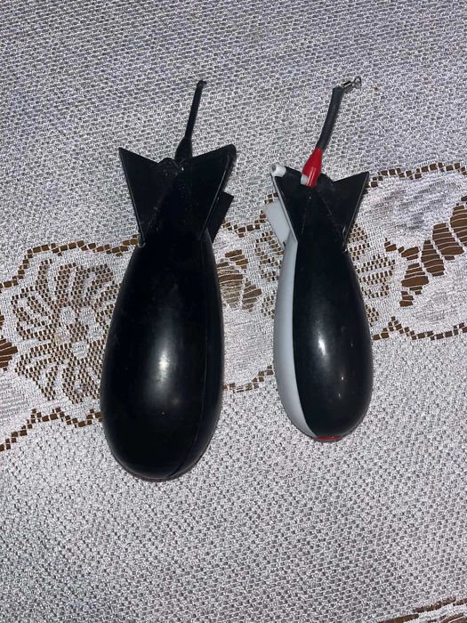 Dwa spomby jeden duży drugi mniejszy