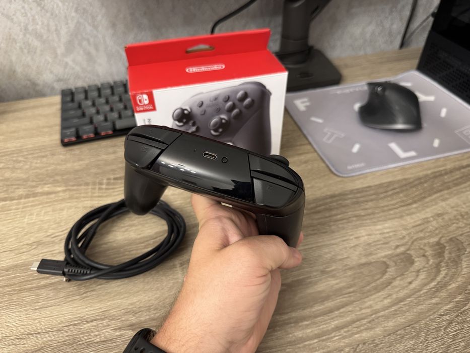 Nintendo Switch Pro Controller (оригінал)