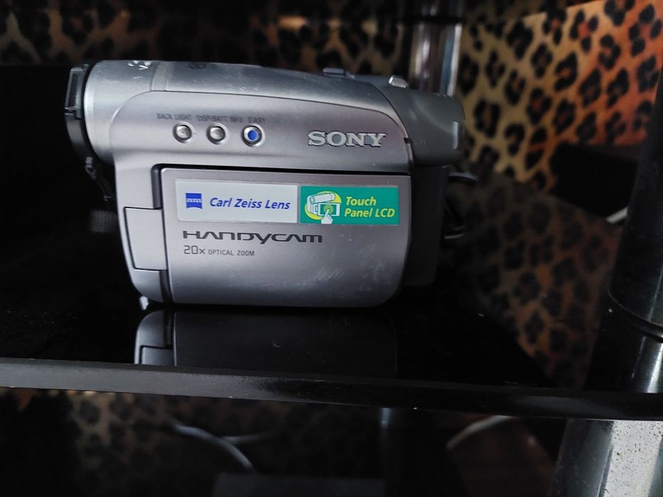 Продам рабочую видеокамеру Sony,  в отличнейшем состоянии,
