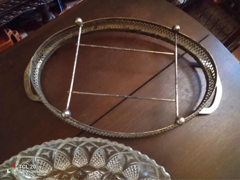 Tabuleiro para aperitivos em vidro lapidado e base em casquinha