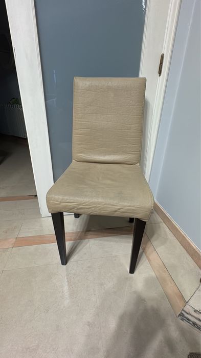 Mesa Jantar cor Wengue e 6 cadeiras cor bege