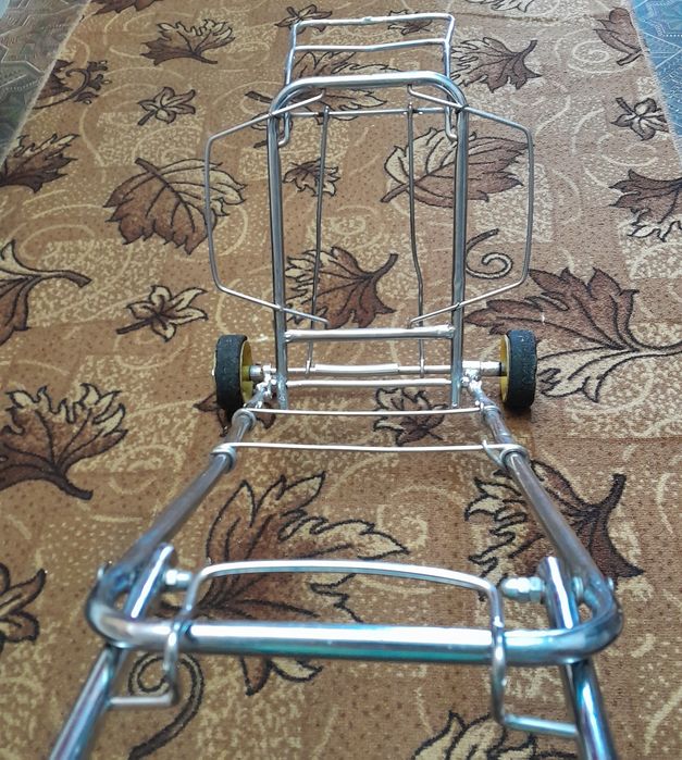 Продам  две  вещевые  тележки