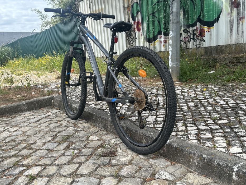 Bicycle Between461369729782261763