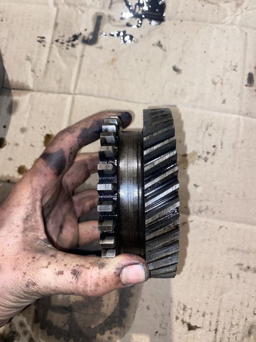 Пропоную увазі шестерні та передню кришку до мтз під двигун д 240-45