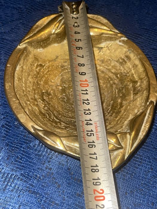 Бронзовая пепельница,вес 1кг 064 гр