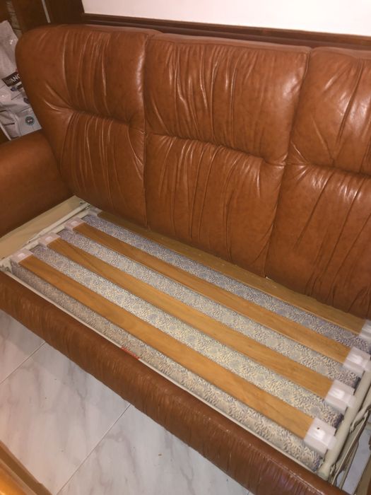 sofá cama castanho