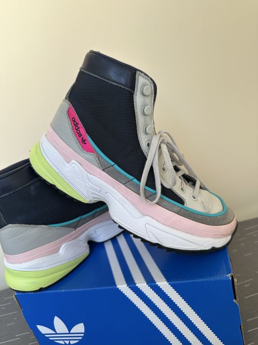 Ботінки adidas оригінал,шкіра р.38