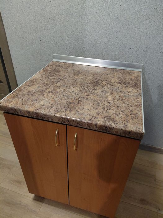 Кухонні тумбочки різні