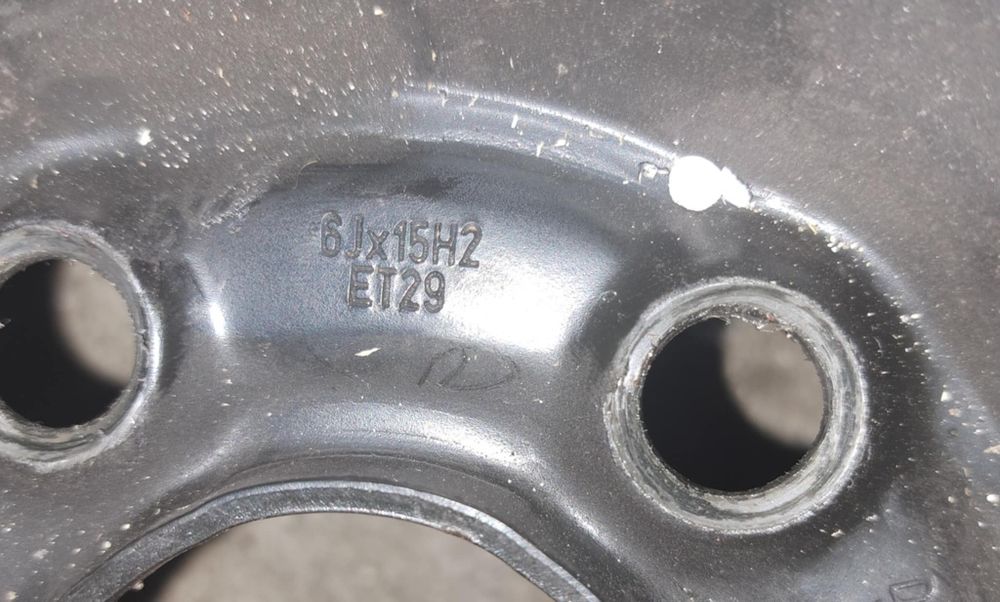 Komplet kół zimowych 185/60R15 VW Audi