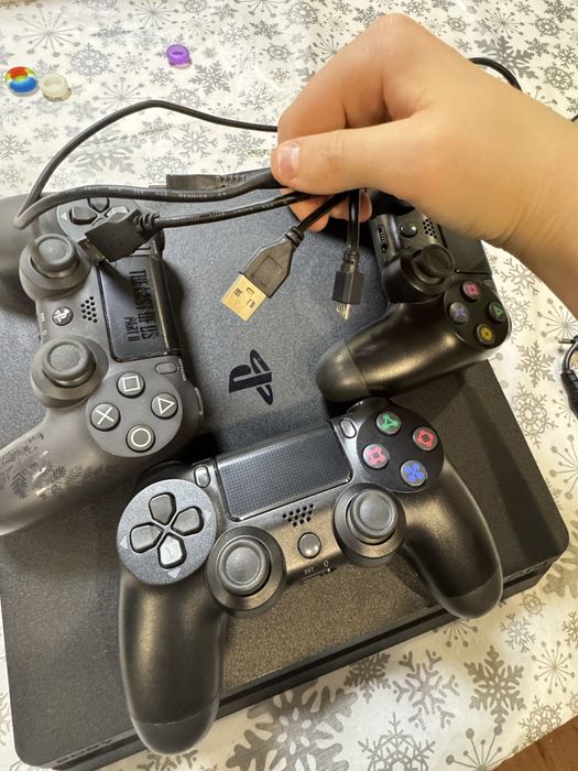 PlayStation 4 slim,1Tb-1000Gb+3джойстика