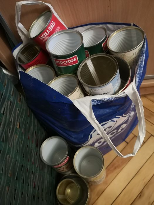 Віддам банки бляшанки на окопні свічки