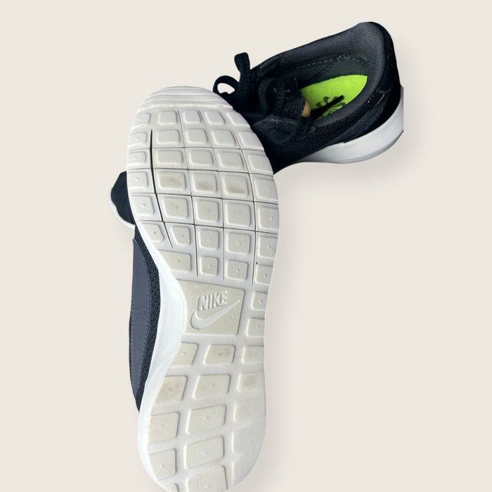 Czarne damskie sportowe buty nike roche 37,5