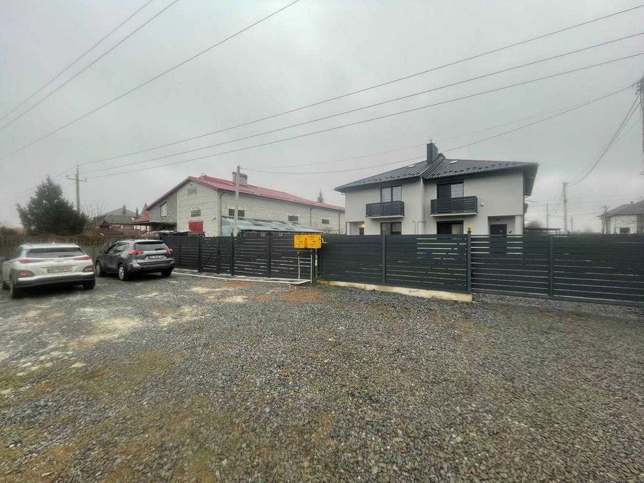 Оренда нового будинку є територія просторий Зимна Вода перша здача