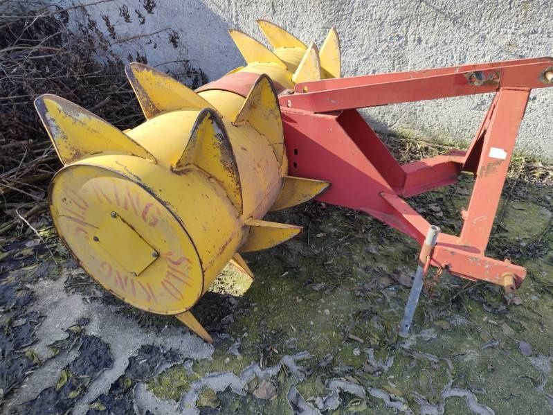 Rozgarniacz do pryzm zielonki Tornado