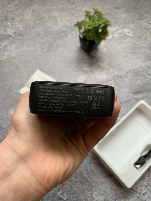 Premium Power Bank 30800mAh – вбудован проводи,бездротова зарядка!