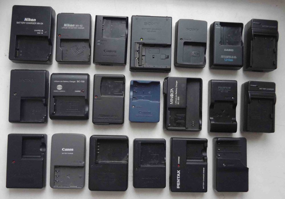 Зарядные устройства на цифровые фотоаппараты, блоки питания 20 шт