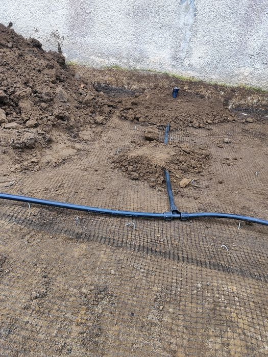 Nawodnienie/niwelacja/ trawa