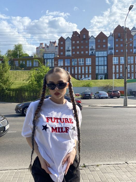 Футболка y2k  future milf