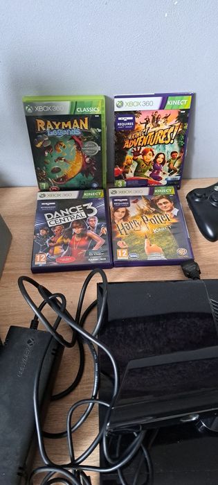 Xbox 360 z kinectem, padem i 4 gry.