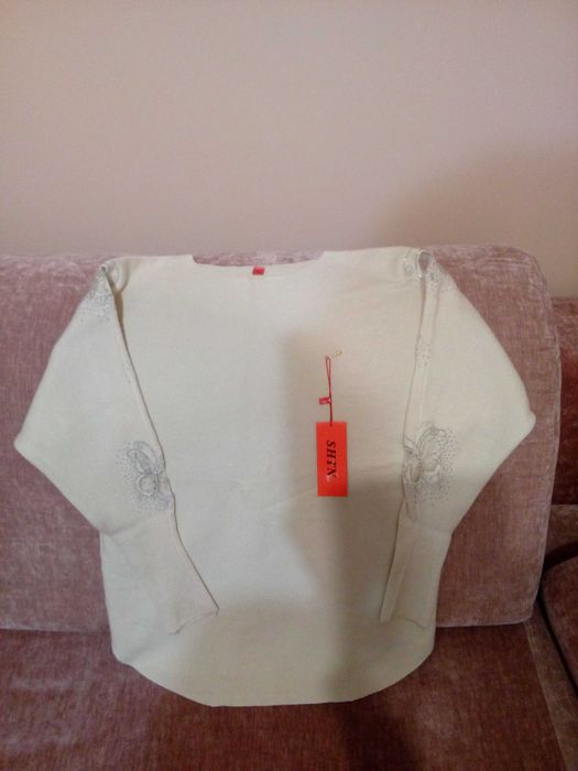 Piękny sweter z wstawkami tiulu -  rozmiar 38 (M/L)