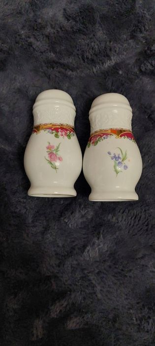 Saleiro e pimenteiro em porcelana