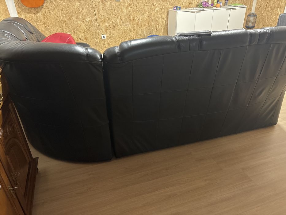 Sofa em pele preta