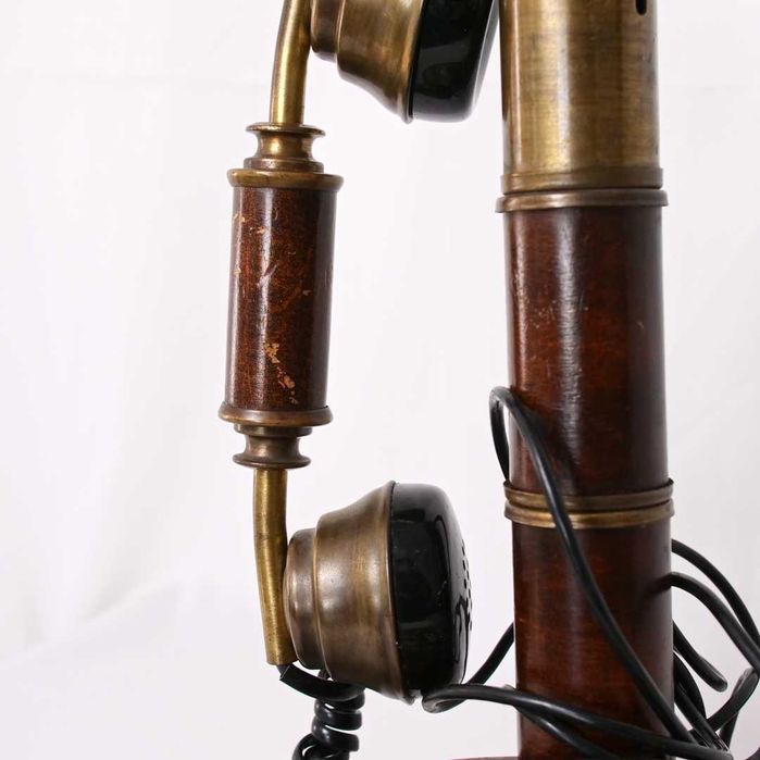 Telefone de castiçal em madeira e metal