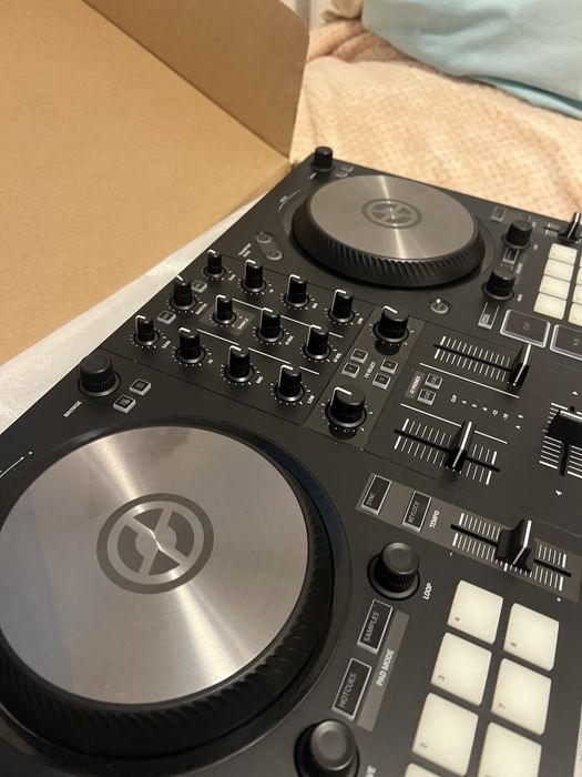Controladora Traktor Kontrol S2 Mk3