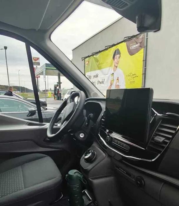 Wynajem busa dostawczego Warszawa – Ford Transit L3H2 AUTOMAT 2025 - HAK!