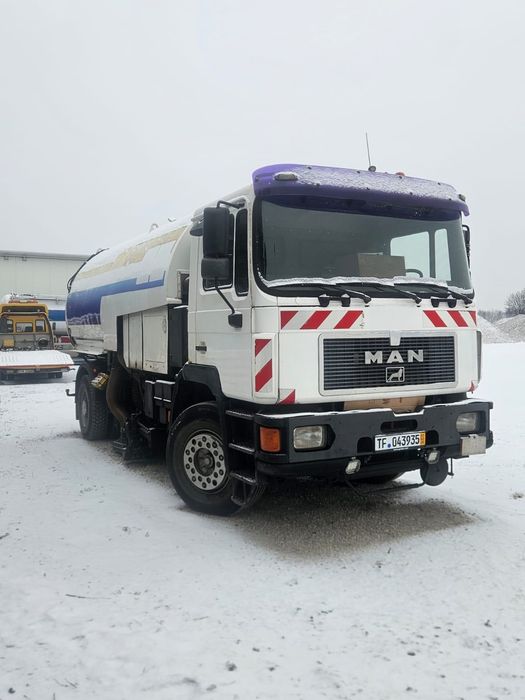 MAN spefarka SR 01 - Specjalistyczny odkurzacz do torowisk kolejowych i tramwajowych
