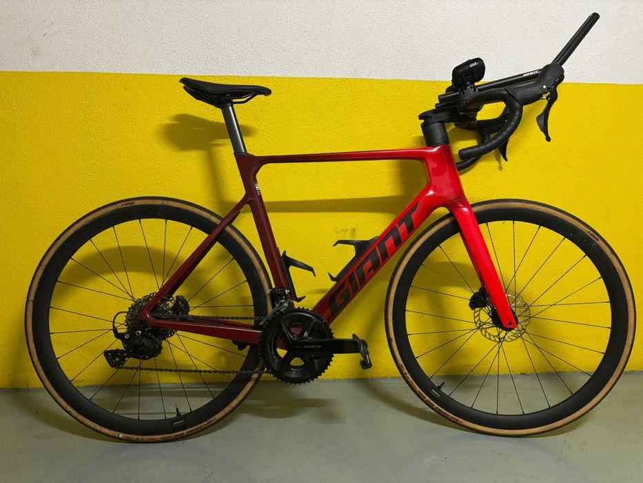 Bicicleta Giant Propel Advanced 2024 com extensores para Triatlo/TT