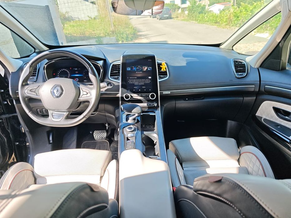 Espace Initiale Paris 2.05159119018275840011