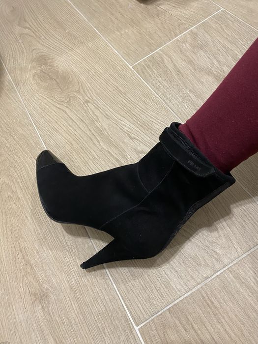 Замшеві ботильйони Prada р. 38-37